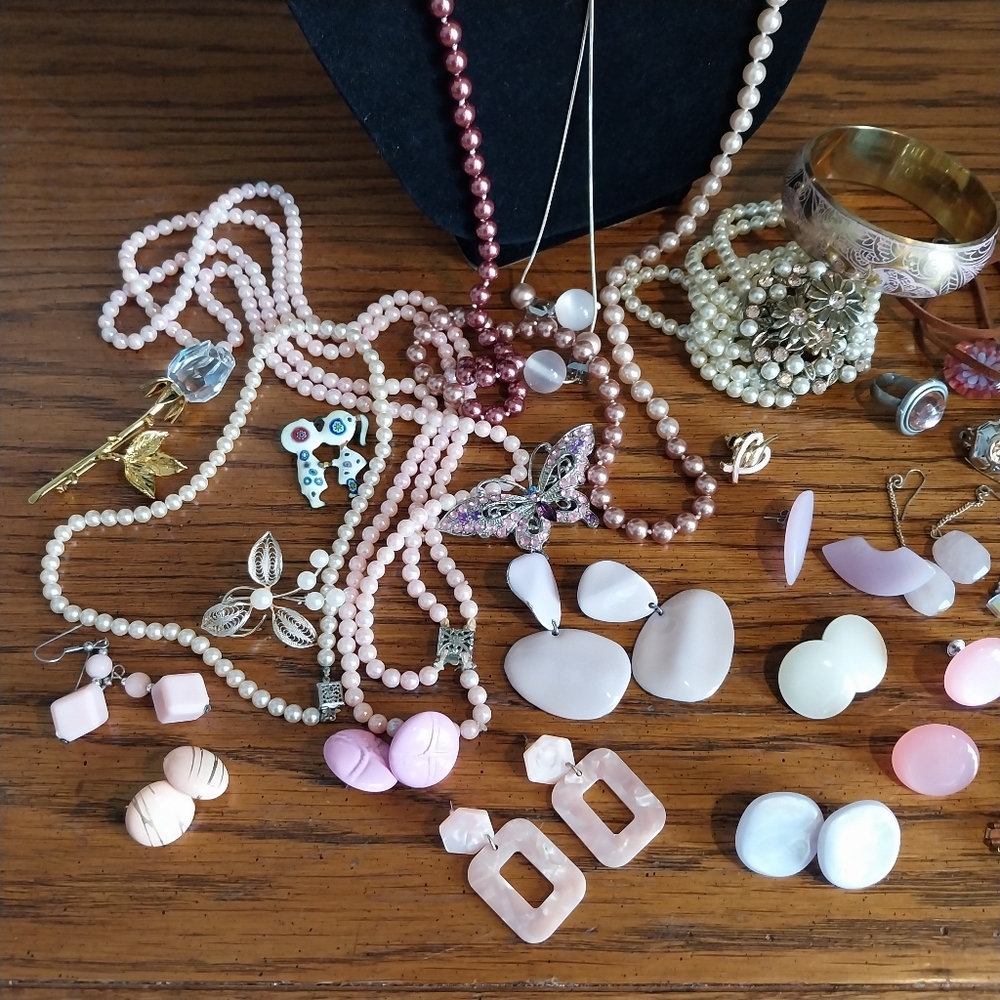 Vintage Pink Jewelry Lot  - Elegant Storage Box - Picture 3 of 11